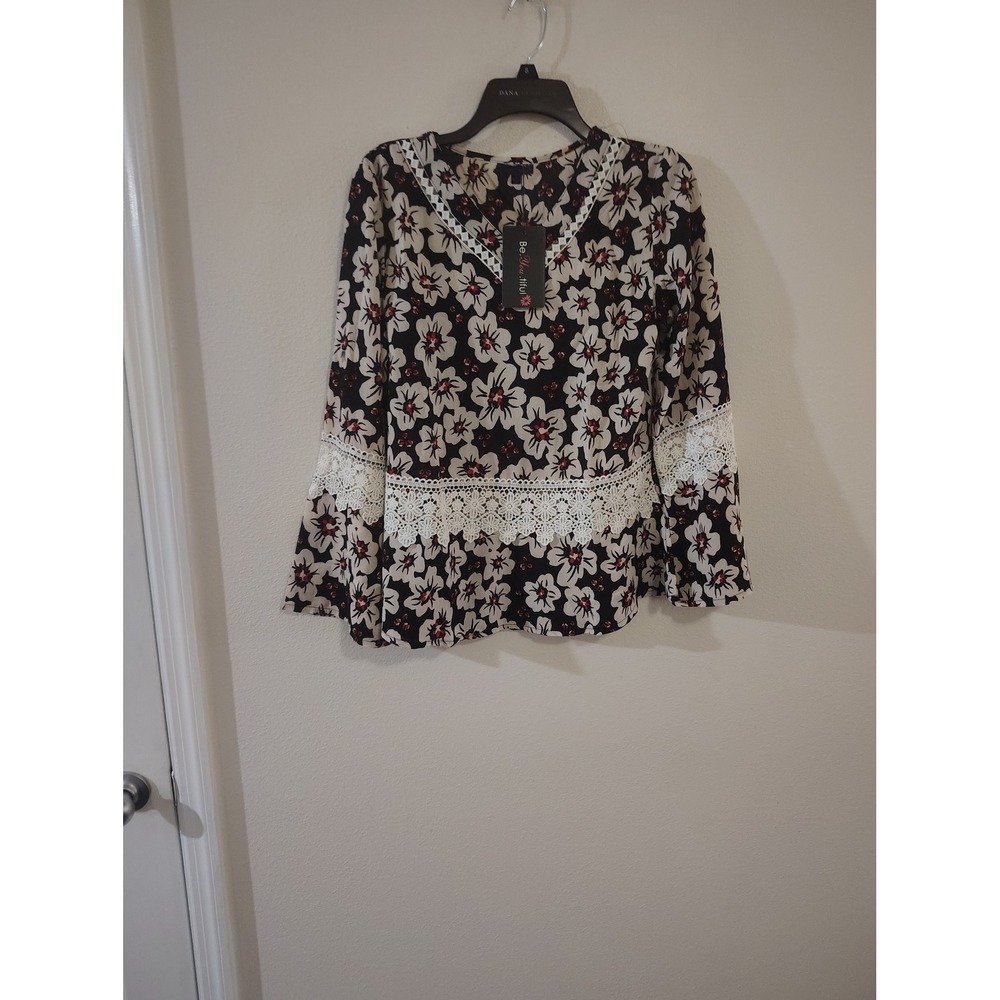 Be.You.tiful Womens Floral V-Neck Blouse Black Cream Red Crochet Lace Trim Small